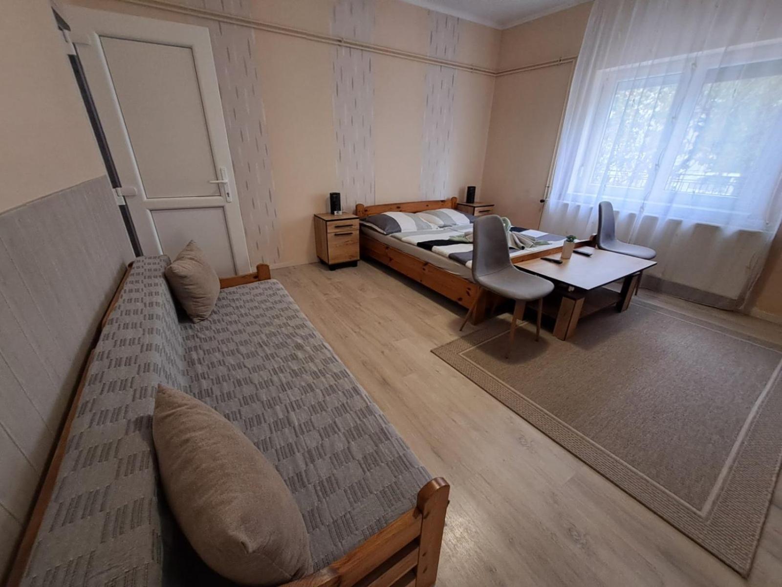 Berta Panzio Bed and Breakfast Hajdúszoboszló Rum bild