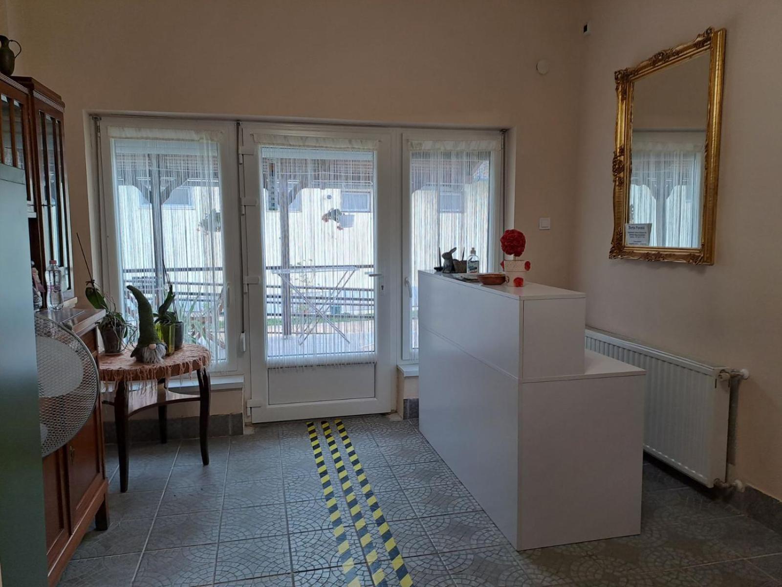 Berta Panzio Bed and Breakfast Hajdúszoboszló Exteriör bild
