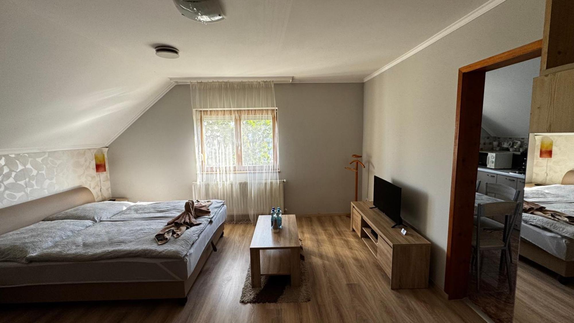 Berta Panzio Bed and Breakfast Hajdúszoboszló Exteriör bild