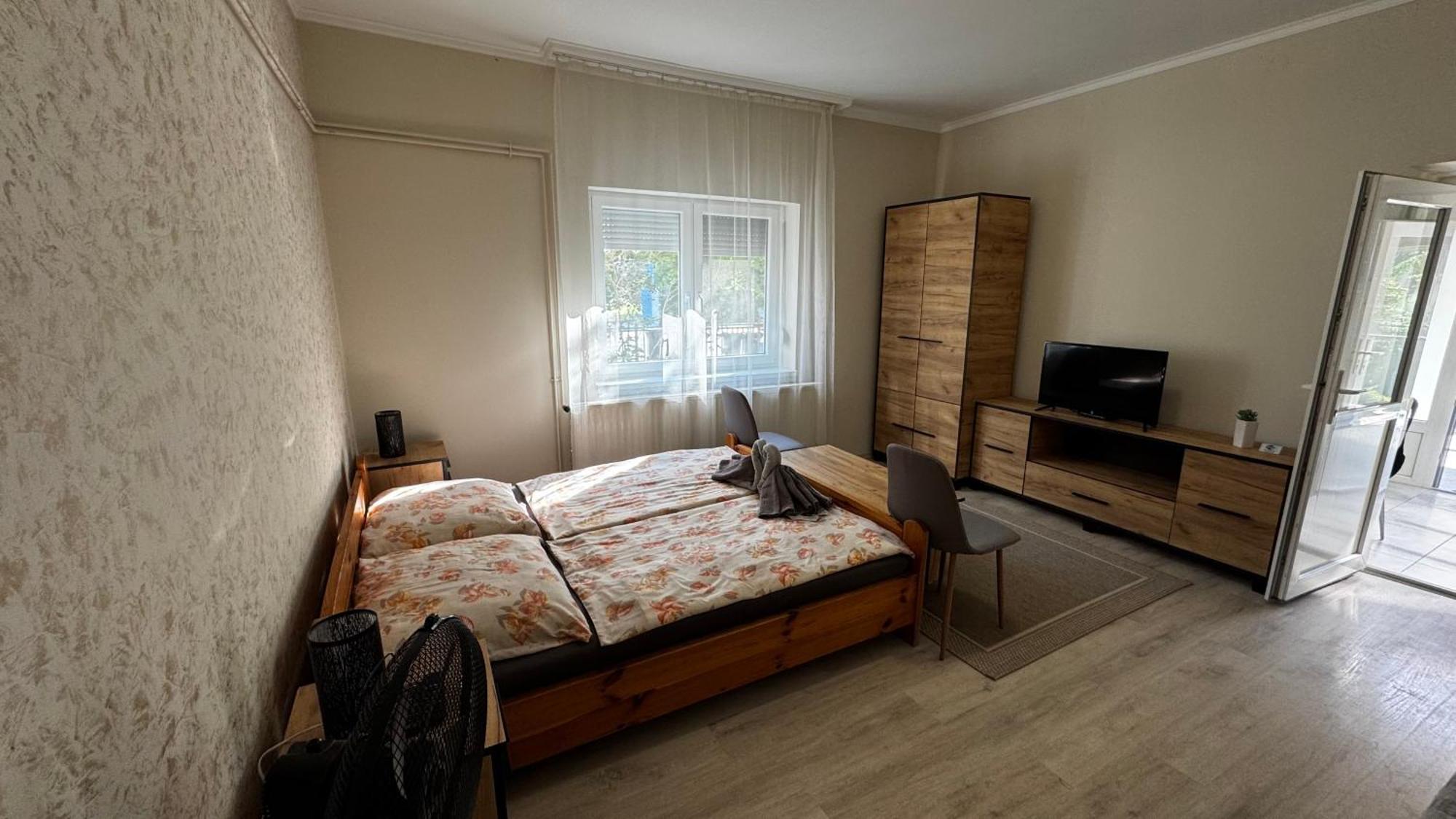 Berta Panzio Bed and Breakfast Hajdúszoboszló Exteriör bild