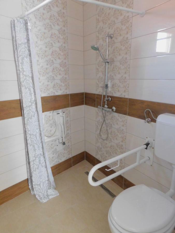Berta Panzio Bed and Breakfast Hajdúszoboszló Exteriör bild