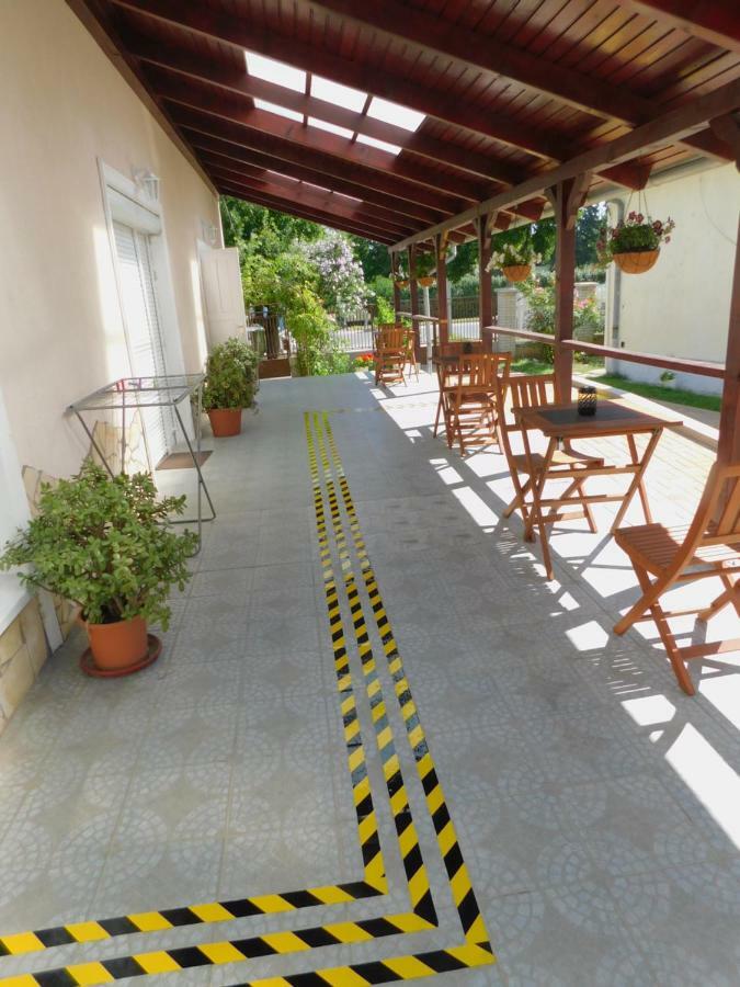 Berta Panzio Bed and Breakfast Hajdúszoboszló Exteriör bild